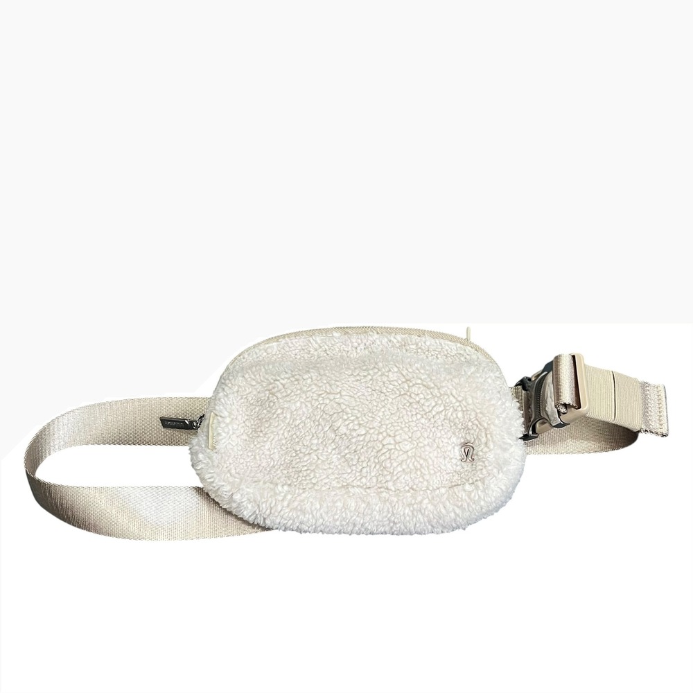 lululemon Everywhere Fleece Belt Bag Natural Ivory Trench Travel‎ Cozy Pouch